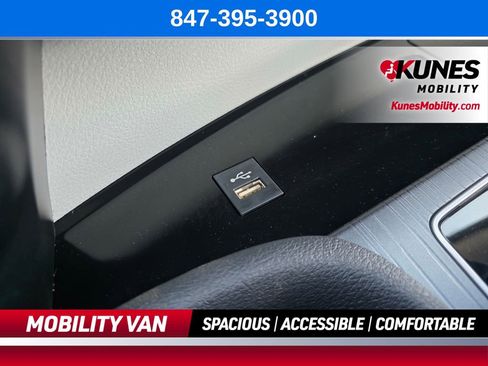 Used 2026 Toyota Sienna LE FWD image 58