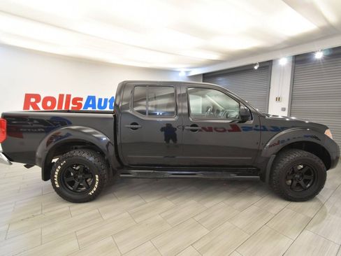 Used 2018 Nissan Frontier SV AWD/4WD image 6