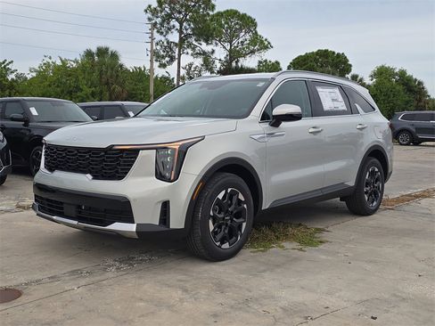 New 2026 Kia Sorento S image 4
