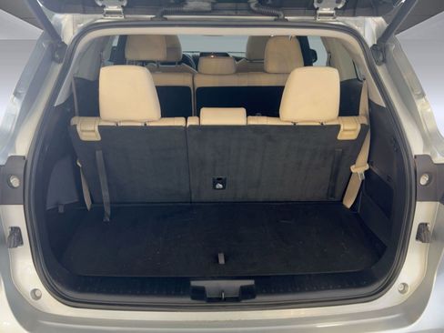 Used 2020 Toyota Highlander XLE image 31