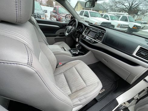 Used 2014 Toyota Highlander Plus AWD/4WD image 38