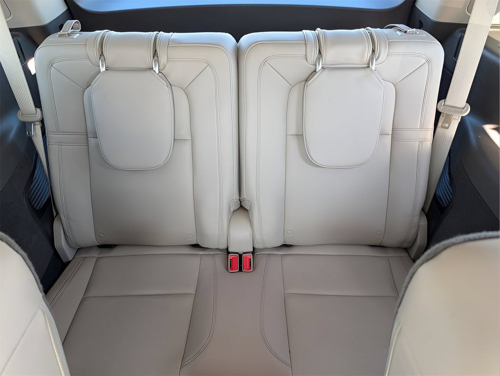 Used 2023 Lincoln Aviator Reserve w/ Equipment Group 201A RWD image 16