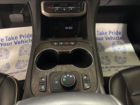 Used 2023 GMC Acadia Denali image 18