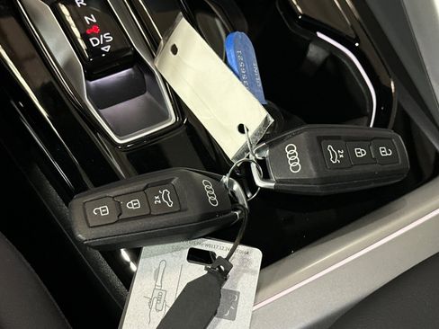 Used 2025 Audi Q5 Premium Plus w/ Premium Plus image 24