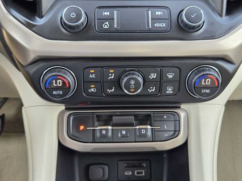 Certified 2023 GMC Acadia Denali w/ Denali Ultimate Package FWD image 20