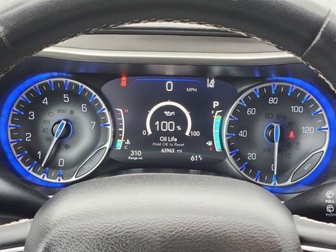 Used 2023 Chrysler Pacifica Touring-L FWD image 14
