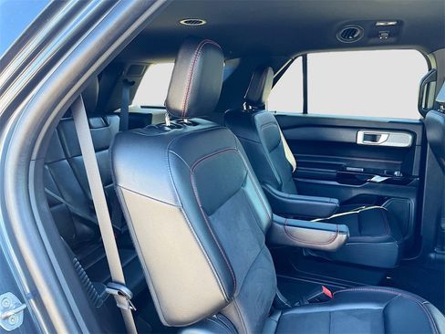 Used 2024 Ford Explorer ST-Line w/ Class IV Trailer Tow Package image 29