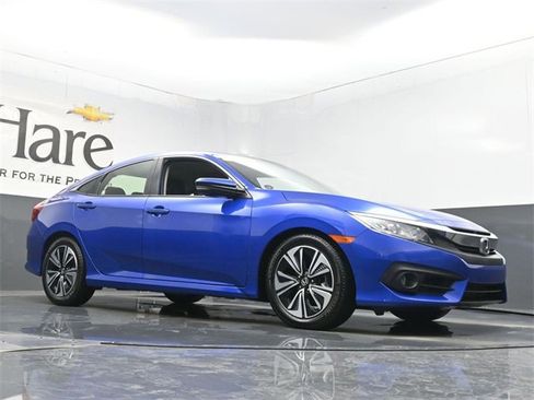 Used 2018 Honda Civic EX-T image 2