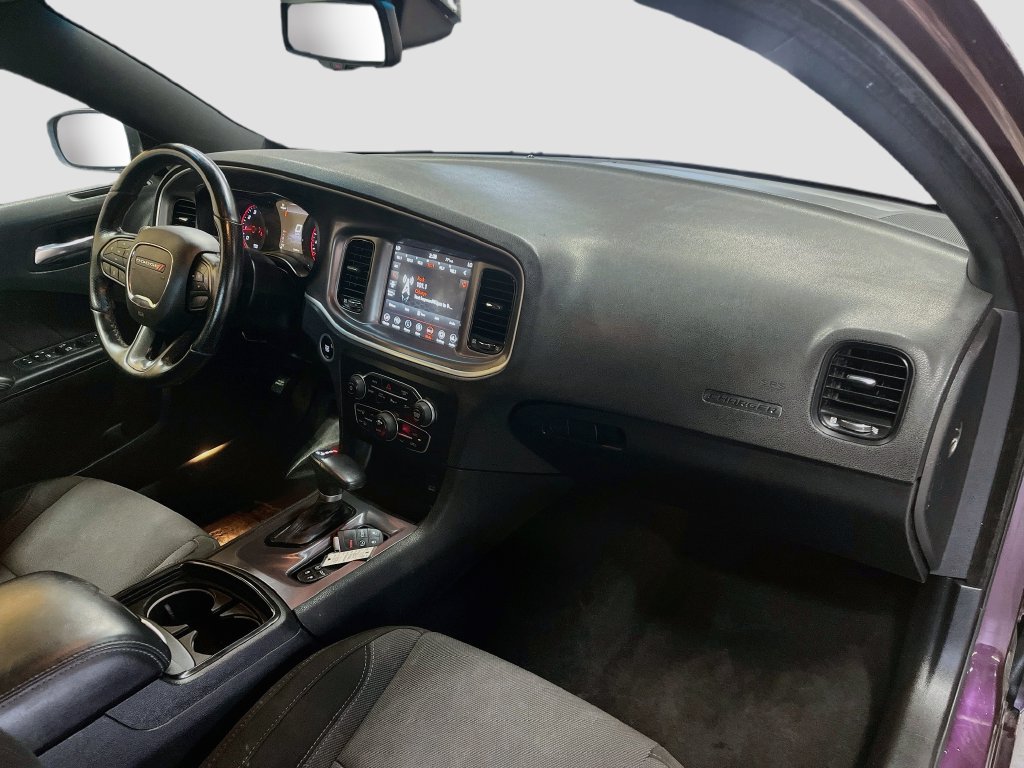 Used 2022 Dodge Charger SXT w/ Blacktop Package AWD/4WD image 28