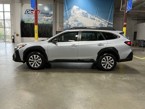 Used 2025 Subaru Outback 2.5i image 2