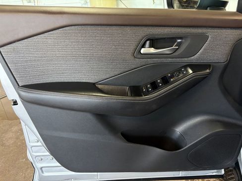 Used 2022 Nissan Rogue SV image 14