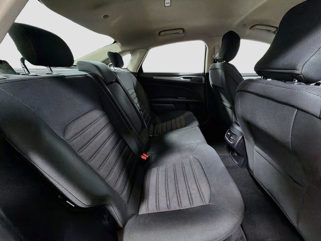 Used 2019 Ford Fusion SE FWD image 27