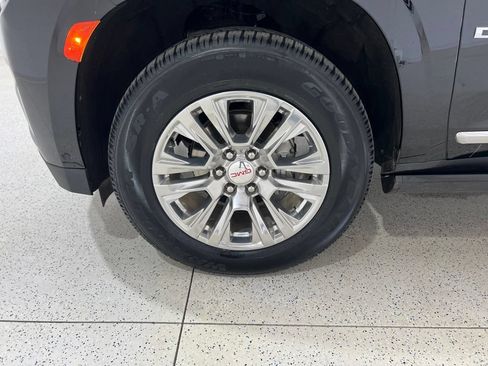 Used 2024 GMC Yukon Denali w/ Advanced Technology Package AWD/4WD image 31
