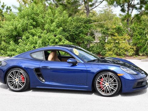Used 2022 Porsche 718 Cayman GTS RWD image 8