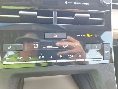 Used 2021 Toyota Avalon XLE image 27