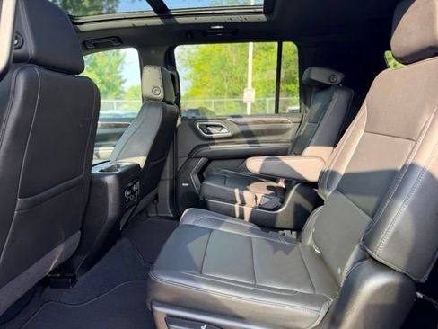 Used 2021 Chevrolet Suburban LT w/ LT Signature Package AWD/4WD image 27