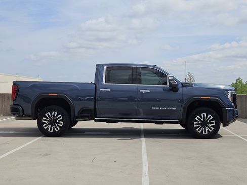 Used 2025 GMC Sierra 2500 Denali Ultimate w/ Max Trailering Package image 9