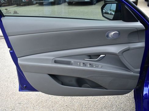 Used 2022 Hyundai Elantra SEL FWD image 10