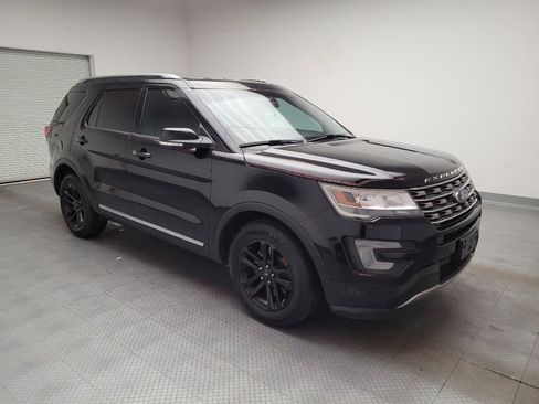 Used 2017 Ford Explorer XLT image 11