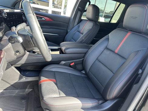 Used 2025 Chevrolet Traverse RS w/ LPO, Floor Liner Package image 10
