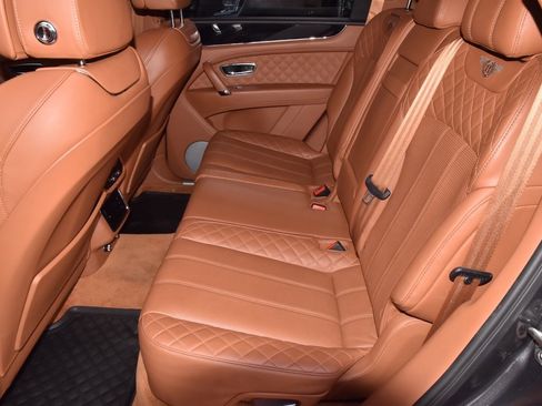 Used 2020 Bentley Bentayga image 14