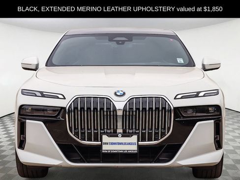 Used 2025 BMW 740i xDrive AWD/4WD image 2