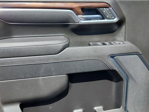 Used 2025 GMC Sierra 1500 SLT image 18
