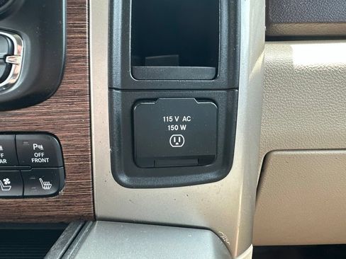 Used 2018 RAM 1500 Laramie w/ Convenience Group AWD/4WD image 40