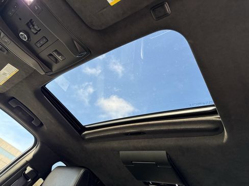 Used 2016 Cadillac Escalade ESV Platinum image 40