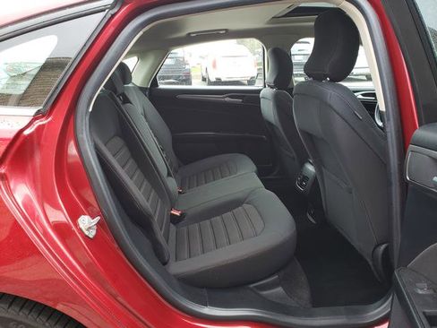 Used 2019 Ford Fusion SE image 17