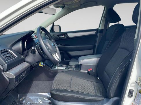 Used 2017 Subaru Outback 2.5i Premium image 19