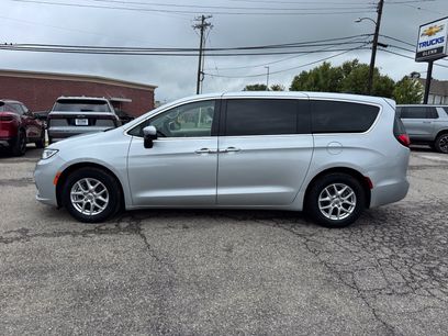Used 2023 Chrysler Pacifica Touring-L