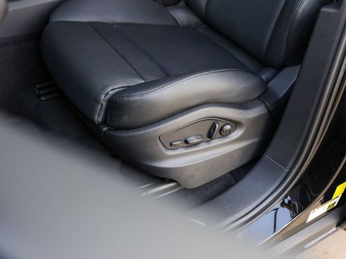 Certified 2024 Porsche Cayenne AWD/4WD image 14