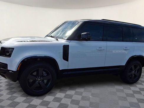 Used 2024 Land Rover Defender 110 X-Dynamic SE image 4