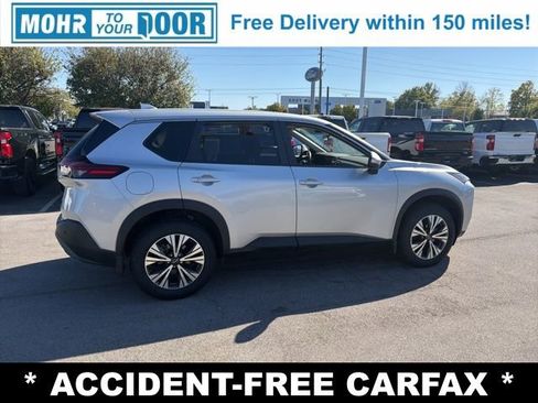 Used 2022 Nissan Rogue SV image 3