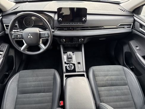 Used 2024 Mitsubishi Outlander SE Black Edition image 19