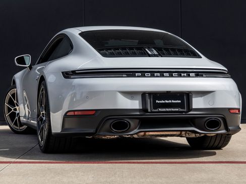 Used 2025 Porsche 911 Carrera w/ Premium Package image 3