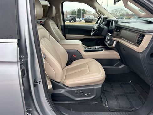 Used 2024 Ford Expedition Limited image 25