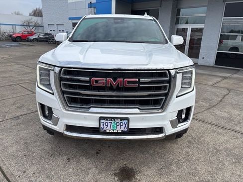 Used 2023 GMC Yukon XL SLT w/ SLT Luxury Package image 3