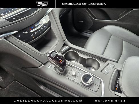 Used 2025 Cadillac XT5 Premium Luxury image 16