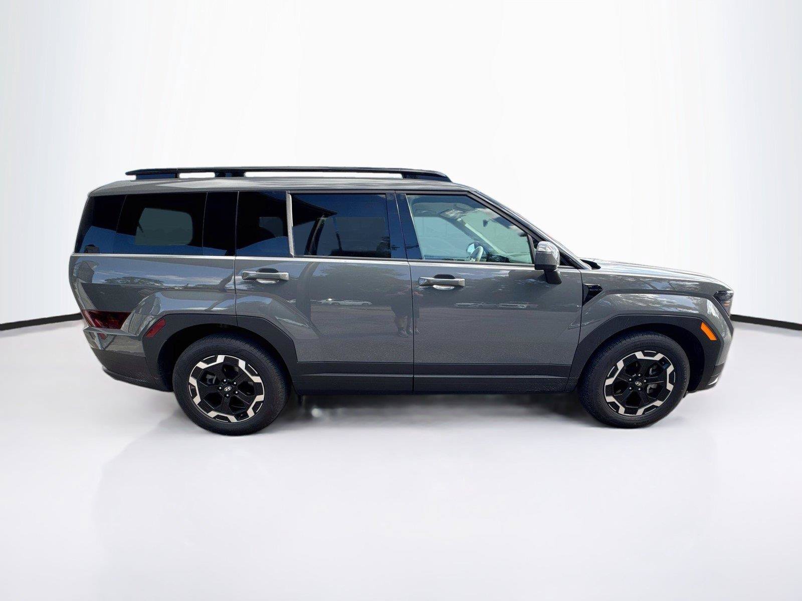 Used 2025 Hyundai Santa Fe SEL FWD image 6
