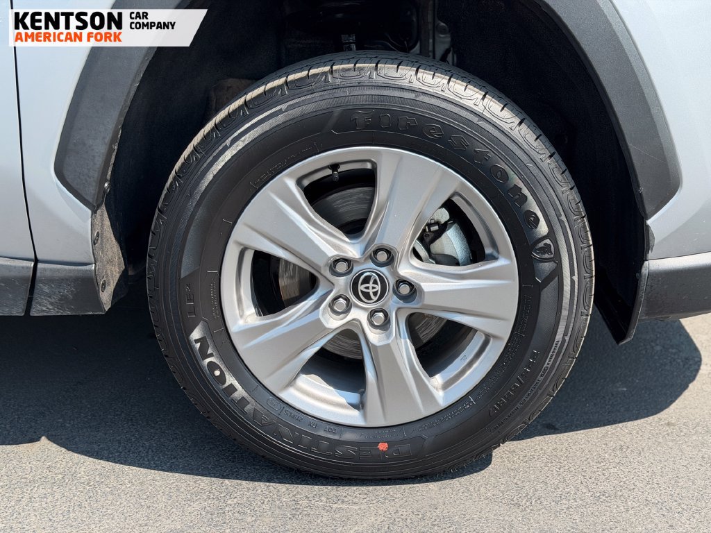 Used 2025 Toyota RAV4 XLE AWD/4WD image 12