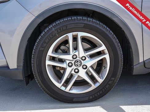 Used 2020 Toyota C-HR LE FWD image 12