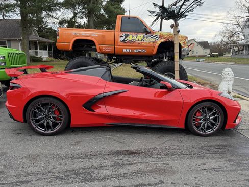 Used 2025 Chevrolet Corvette Stingray Premium Conv w/ Battery Protection Package RWD image 2