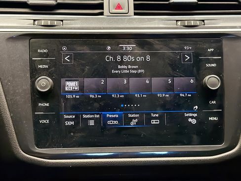 Used 2023 Volkswagen Tiguan SE FWD image 9