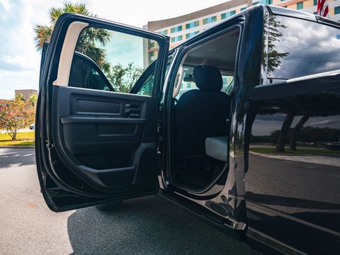 Used 2017 RAM 3500 Tradesman w/ Chrome Appearance Group image 12