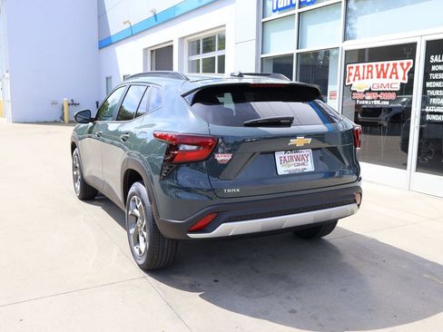 New 2026 Chevrolet Trax LT w/ LT Convenience Package FWD image 8