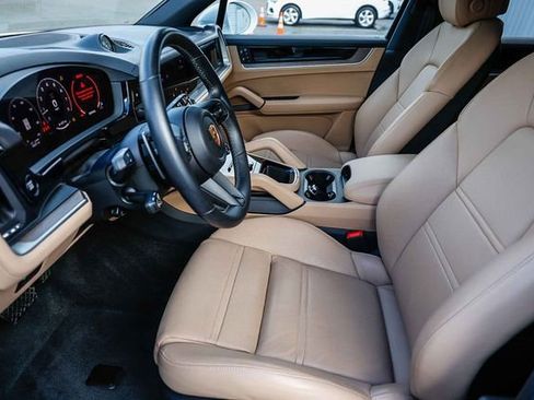 Used 2024 Porsche Cayenne image 19