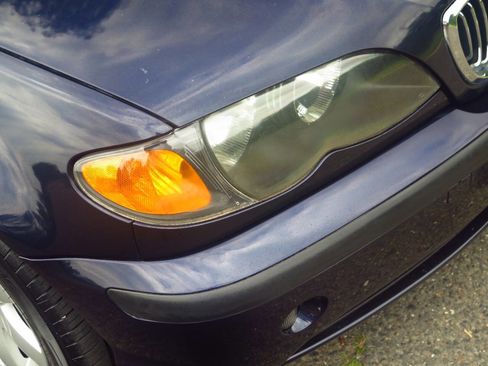 Used 2005 BMW 325i Sedan RWD image 30