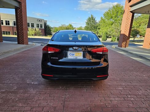 Used 2017 Kia Forte LX image 5